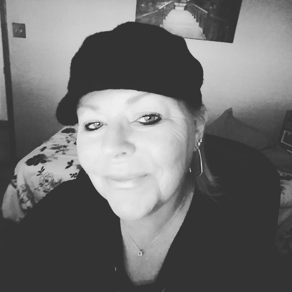 Meet your Posher, Julie - Picture 1 of 1